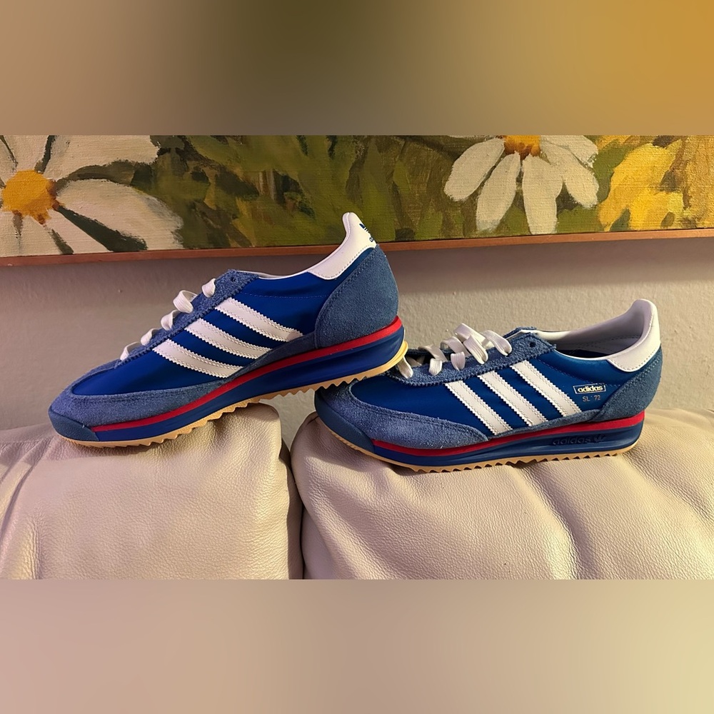 Adidas Men's Blue and White Retro Sneakers